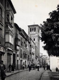 Calle de Santo Tomé, donde “Ratié y Cía” tenía abierto uno de sus despachos de pan en Toledo (Foto, Aldus)