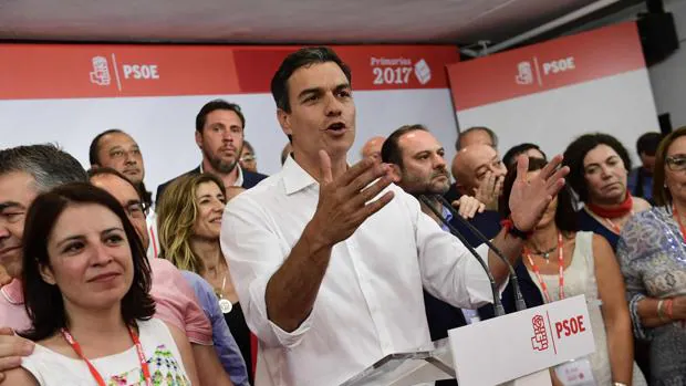 Pedro Sánchez, ante la prensa tras su victoria en las primarias socialistas