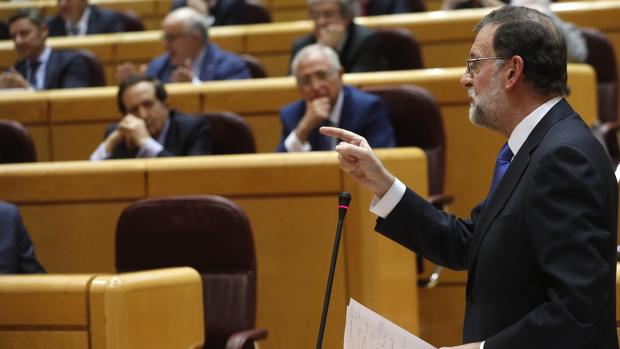 Rajoy achaca a «dictaduras» el plan secesionista de Puigdemont