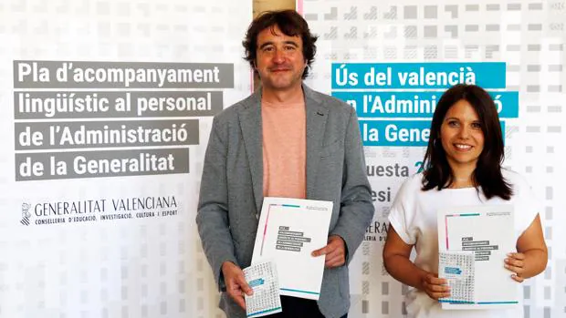 El director general de Política Lingüística, Rubén Trenzano, y la directora general de Función Pública, Eva Coscollá