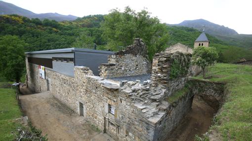 Así ha quedado el Centro de Recepción de Visitantes e Iniciativas de Montes de Valdueza tras las obras de restauración