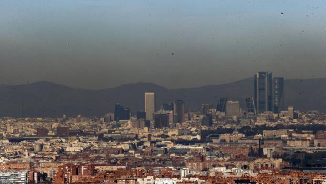 Vista de la ciudad Madrid, inmersa en una boina antocontaminación