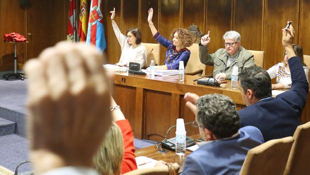 Ponferrada acuerda retirar a Franco la medalla de oro y el título de alcalde honorífico