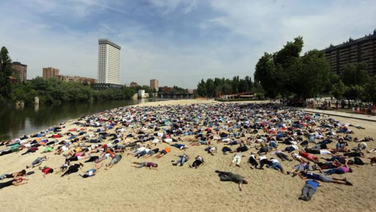 Representación en la playa de Las Moreras de Valladolid