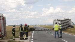 Fallece el conductor de un turismo tras colisionar con un camión en Tabanera La Luenga (Segovia)