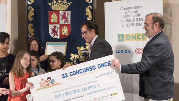 El consejero de Educación, Fernando Rey, ha participado en la entrega de los Premios de la ONCE a escolares