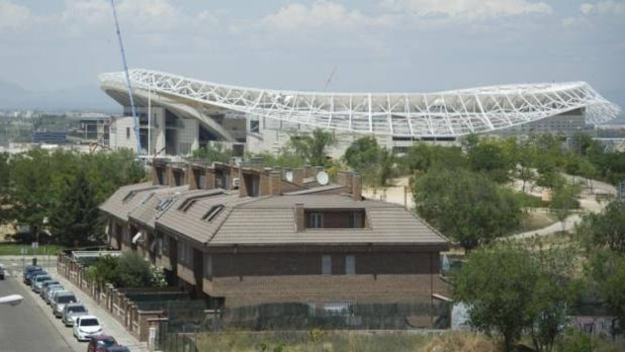 El Metropolitano frente al barrio de Las Rosas, en San Blas-Canillejas