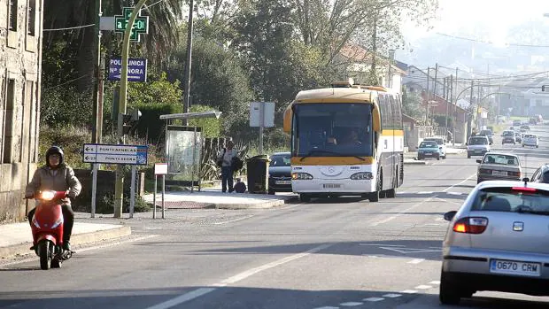 Un autobús hace su parada en Vilagaría de Arousa