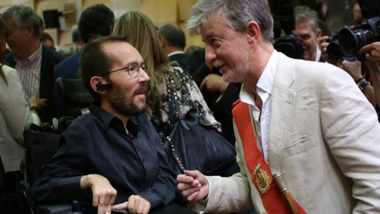 Pablo Echenique, junto al alcalde de Zaragoza, Pedro Santisteve, en una imagen de archivo