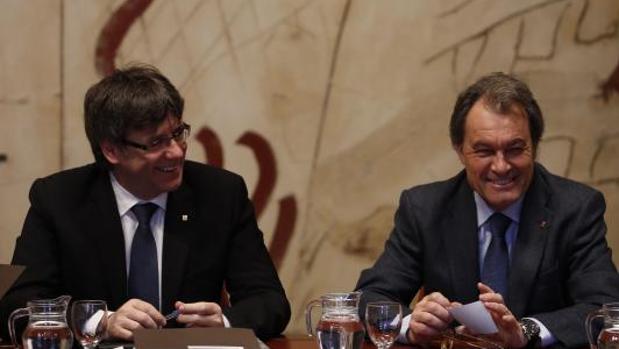 Carles Puigdemont y Artur Mas, en el Palacio de la Generalitat