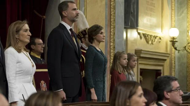 Los Reyes, la Princesa de Asturias y la Infanta Sofía, con la presidenta del Congreso de los Diputados, en la apertura solemne de la legislatura, el pasado noviembre