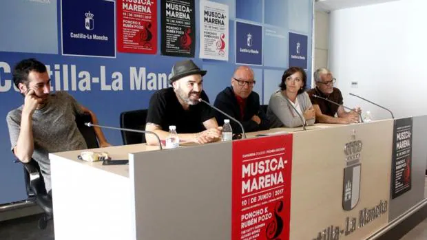 Poncho K, Iván Losilla, José Manuel Almeida, Rosario García y Máximo Raso, durante la presentación en Toledo