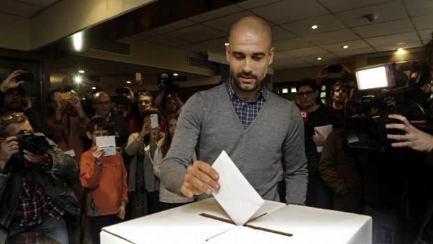 Guardiola, votando durante el 9-N