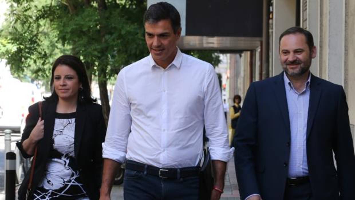 Adriana Lastra, Pedro Sánchez y José Luis Ábalos