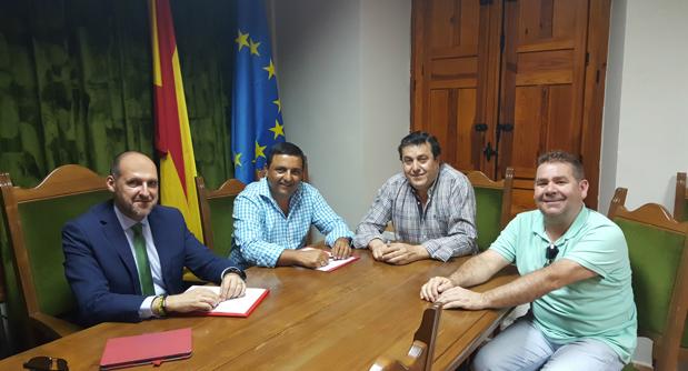 David Gómez, junto a los alcaldes de Segurilla, Montesclaros y Mejorada