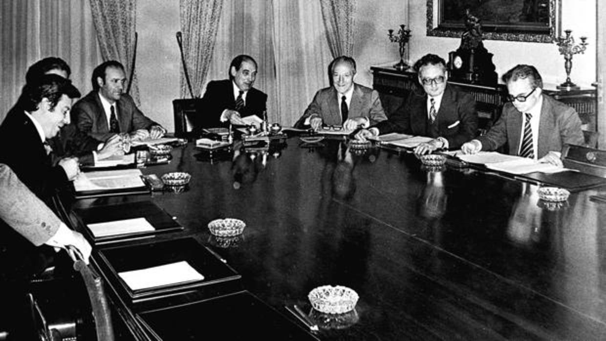 Reunión de la Mesa del Senado el 2 de octubre de 1977