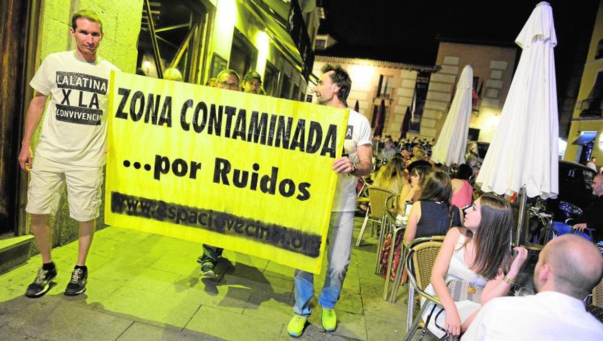 La protesta nocturna recorrió hora y media el barrio el bvernesl