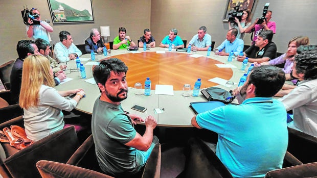 Reunión de los miembroas del comité de empresa con los grupos políticos en las Cortes