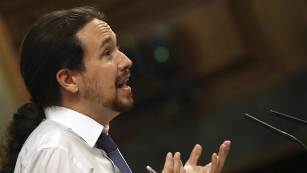 Iglesias dibuja a un Rivera con poco bagaje cultural y «humillado» por el PP