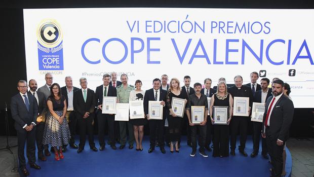 Foto de familia de los premiados