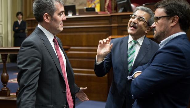 Los 12 miembros de la «troika» de CC y PP que negocian un pacto en Canarias