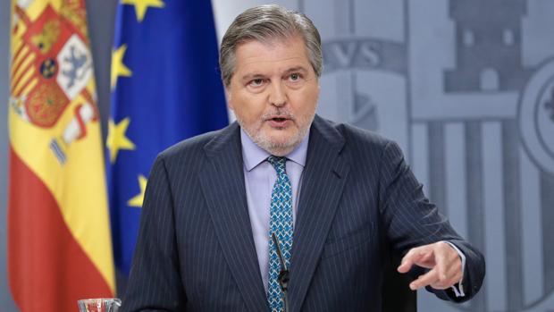 El Gobierno califica el acercamiento de Iglesias al PSOE como «ciencia ficción»