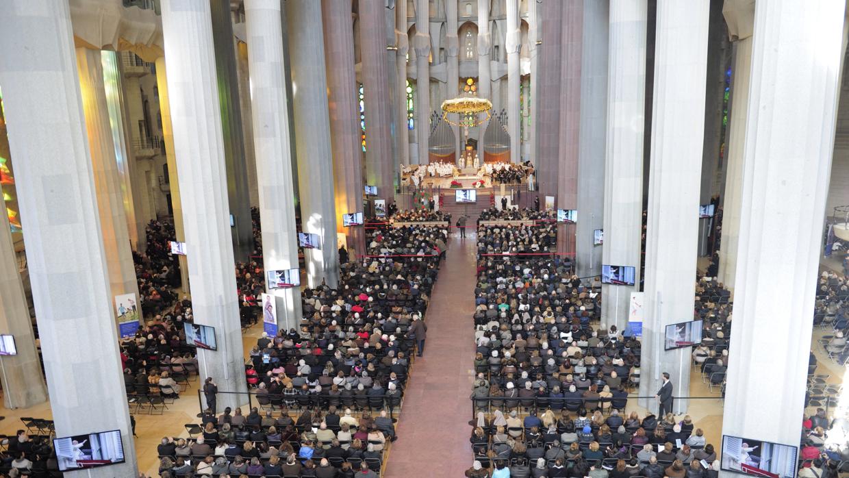 Imagen de una misa en el interior de la Sagrada Familia