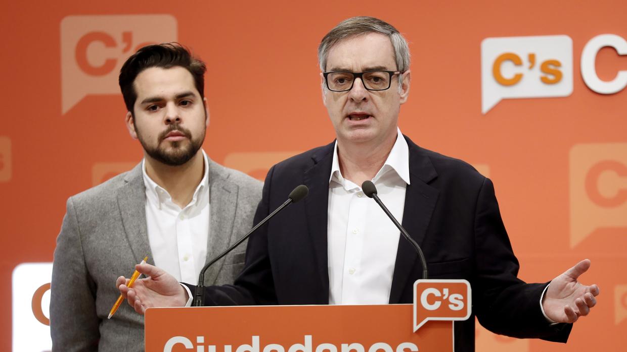 El secretario general de Ciudadanos, José Manuel Villegas (derecha), junto al secretario de Comunicación, Fernando de Páramo