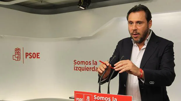 El secretario y portavoz de la Ejecutiva del PSOE, Óscar Puente, durante la rueda de prensa ofrecida este lunes en Madrid tras la reunión de la Ejecutiva Federal