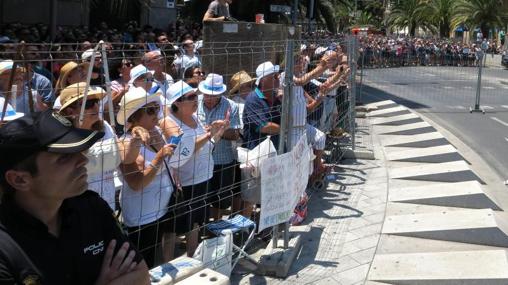 El público llena cada rincón y «racó» de la ciudad de Alicante en fiestas