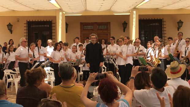 La banda de la Unió Musical El Saler se presenta con un primer concierto ante más de 400 personas