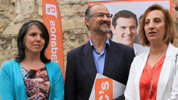 El portavoz de Ciudadanos en las Cortes de Castilla y León, Luis Fuentes, junto con la hasta ahora diputada provincial, María Cuesta