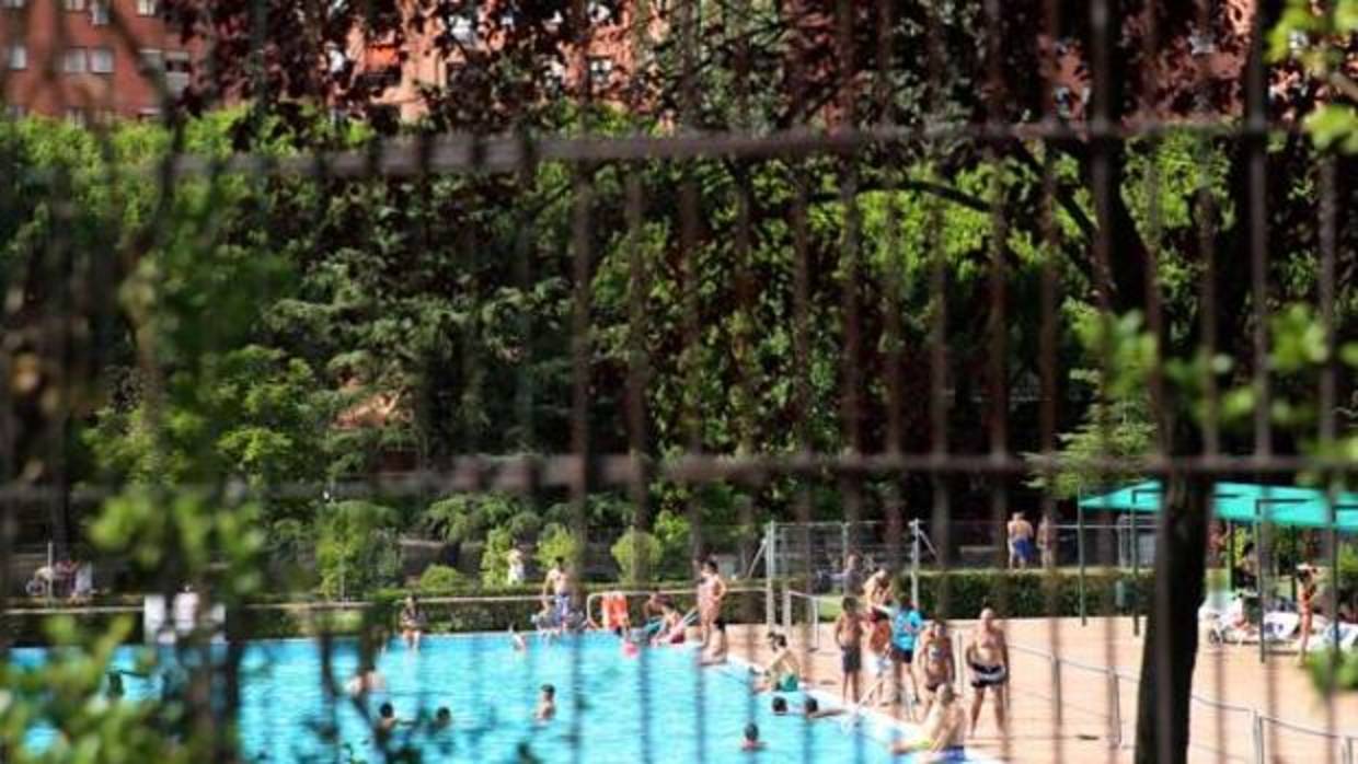 Muere una niña de dos años tras ahogarse en una piscina comunitaria en Chamartín