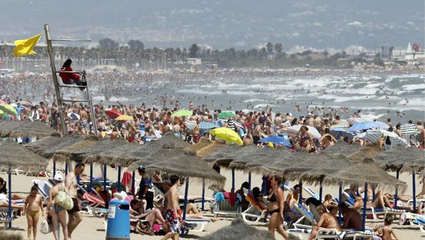 Imagen de archivo de la playa de la Patacona de Valencia