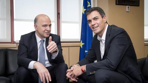 Imagen de la reunión entre el comisario europeo Moscovici con Sánchez en Madrid