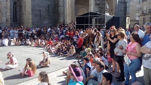 Un acto, en plena Praza de Santa María de Lugo