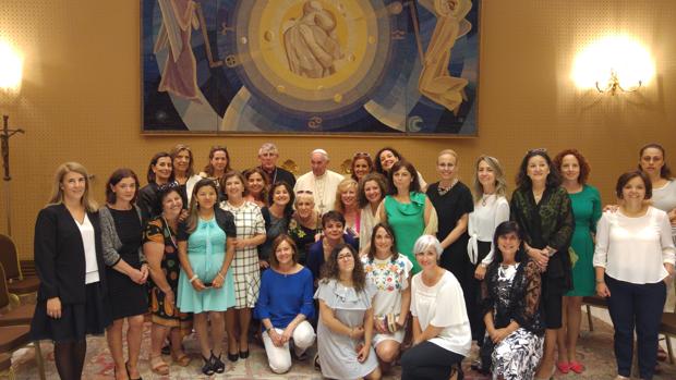 El Papa Francisco, con un grupo de mujeres separadas de la diócesis de Toledo