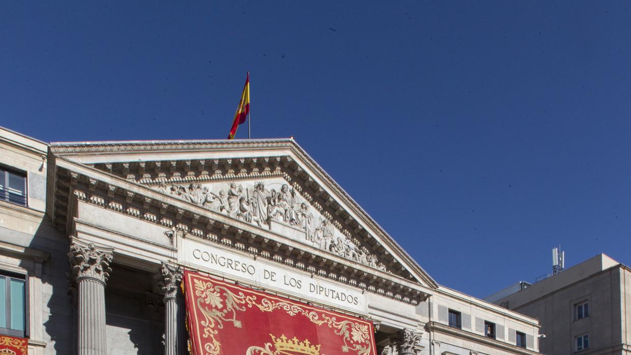 El Congreso de los Diputados, engalado para las ceremonias solemnes en una imagen del pasado 17 de noviembre, con motivo de la apertura de la Legislatura