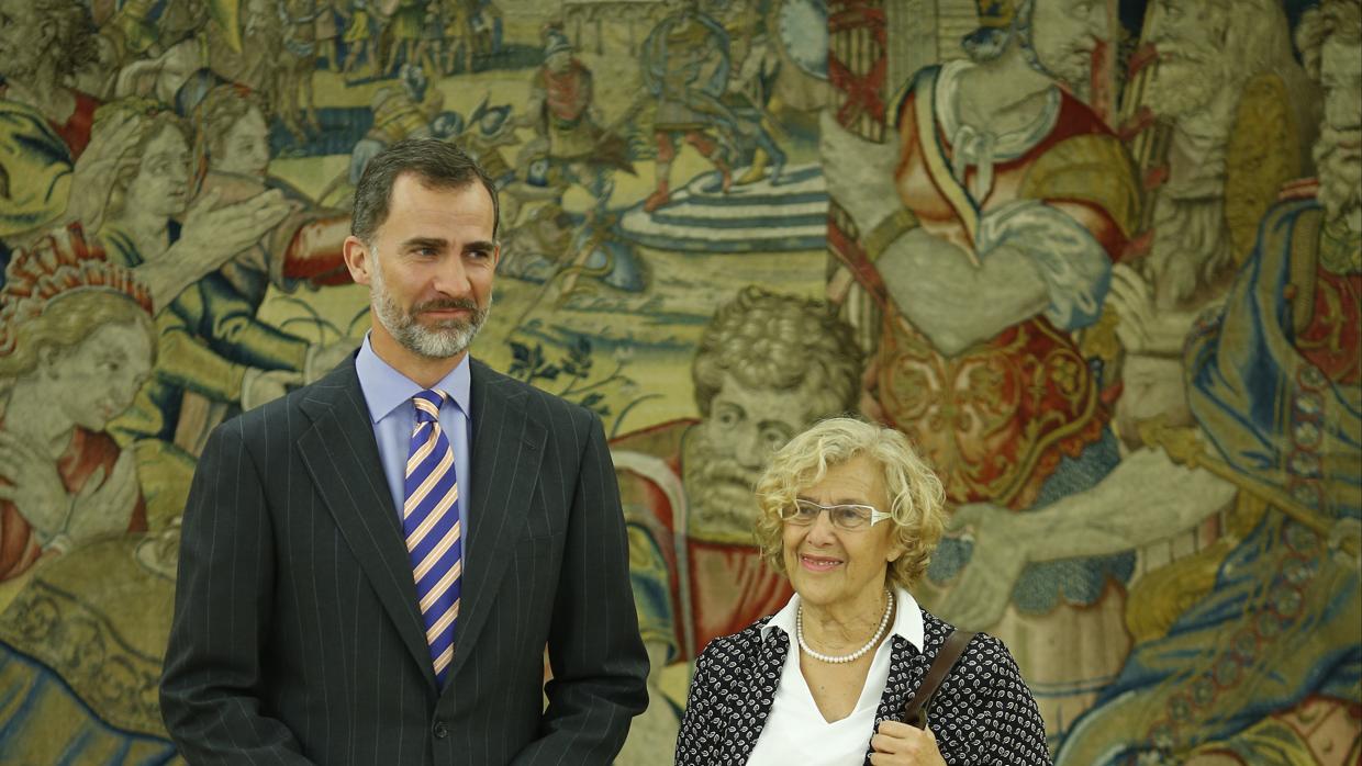 El Rey Felipe VI y la alcaldesa de Madrid, Manuela Carmena