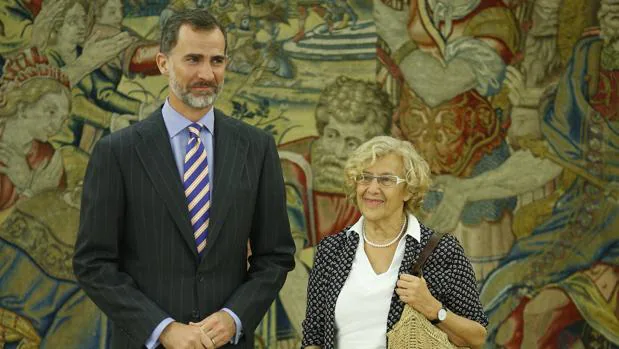 El Rey Felipe VI y la alcaldesa de Madrid, Manuela Carmena
