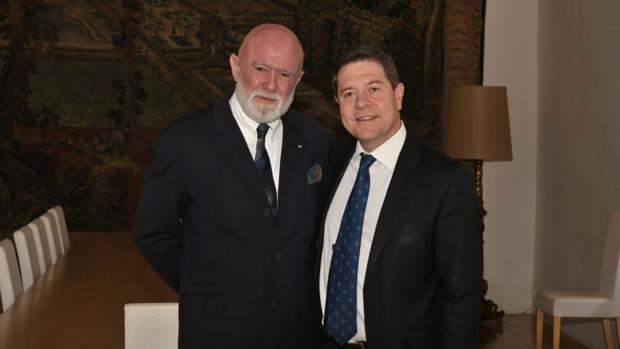 El coleccionista Roberto Polo con el presidente de Castilla-La Mancha, Emiliano García-Page