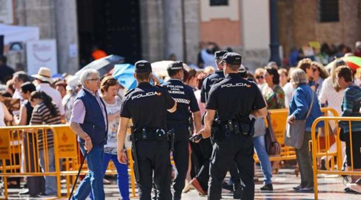 Imagen de archivo de un operativo de la Policía Nacional en Valencia