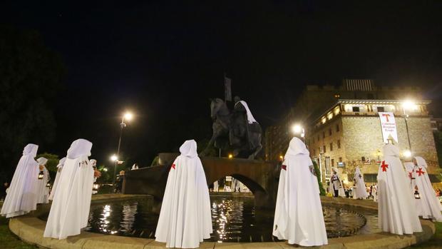 La imposición de la capa y la Quiebra de Luna estrenan la Noche Templaria de Ponferrada