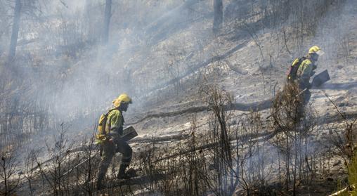 Imagen de las tareas de extinción del incendio