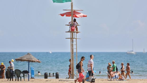 Más de diez playas de la Comunidad Valenciana compiten por la Bandera de la Accesibilidad