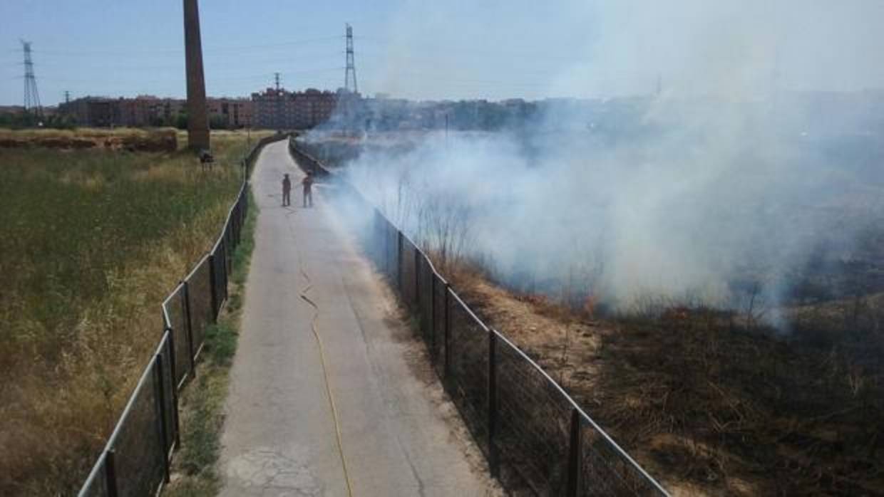 Image de bombers treballant a València