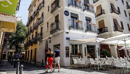 Imagen de unos turistas captada en el barrio del Carmen de Valencia