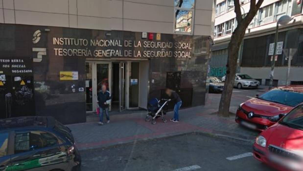 Desalojan la Tesorería de la Seguridad Social de Carabanchel al ser rociada con gas pimienta