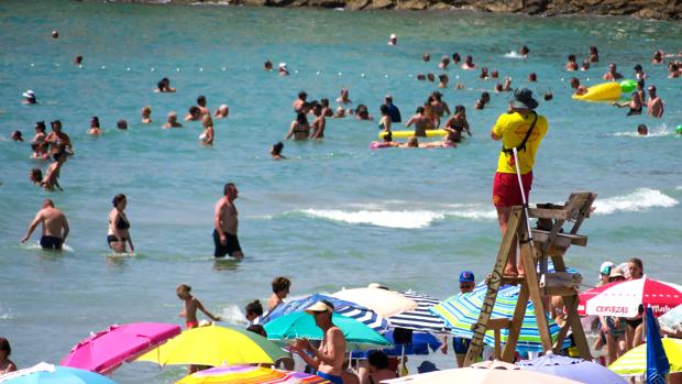 Una bañista de 72 años muere en la playa de San Juan