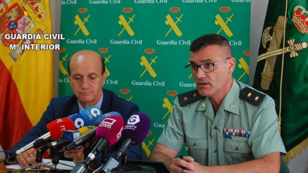 El subdelegado del Gobierno, Juan Pablo Sánchez, acompañado del teniente coronel jefe Pascual Segura